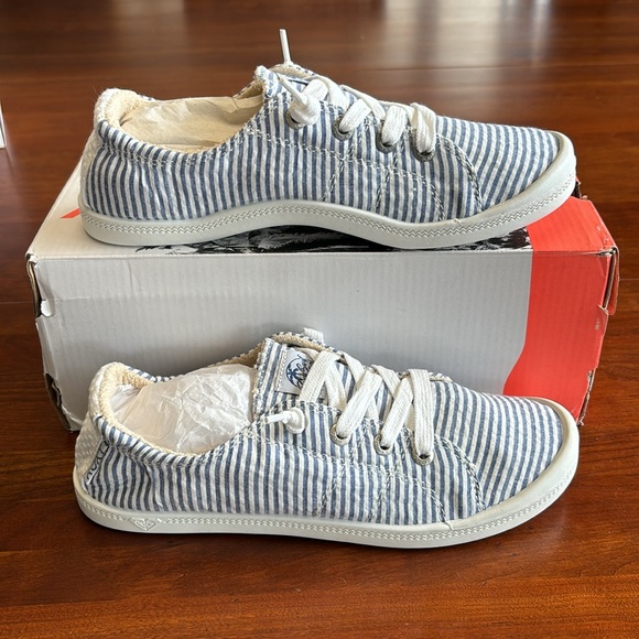 ROXY Bayshore Slip-on Sneaker (blue/white stripe) - Brand new in box - Size 7.5 - Picture 3 of 8